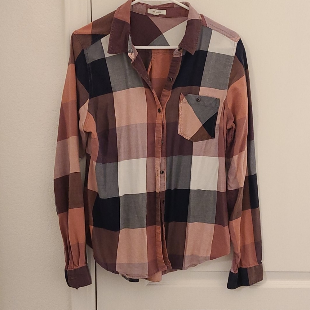 Button down long sleeve plaid shirt